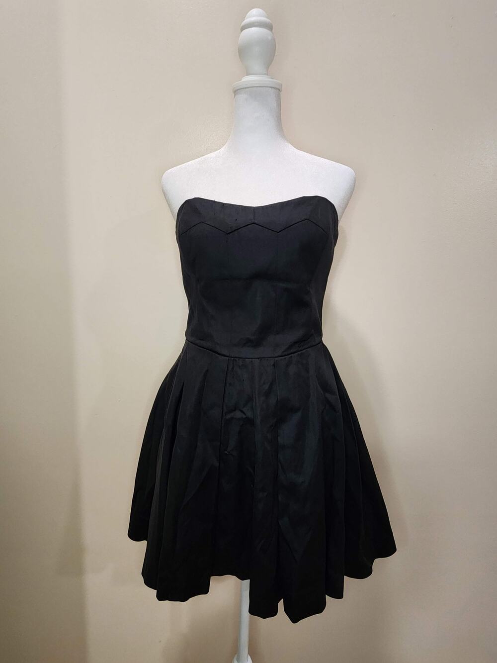 French Connection Black Strapless Mini Dress Sz 6 Sweetheart Pleated Cocktail